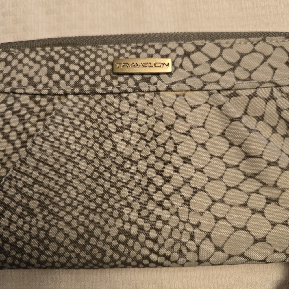 TRAVELON Clutch Wallet RFID Blocking Zip Around Travel Security Vacation EUC - Picture 2 of 9